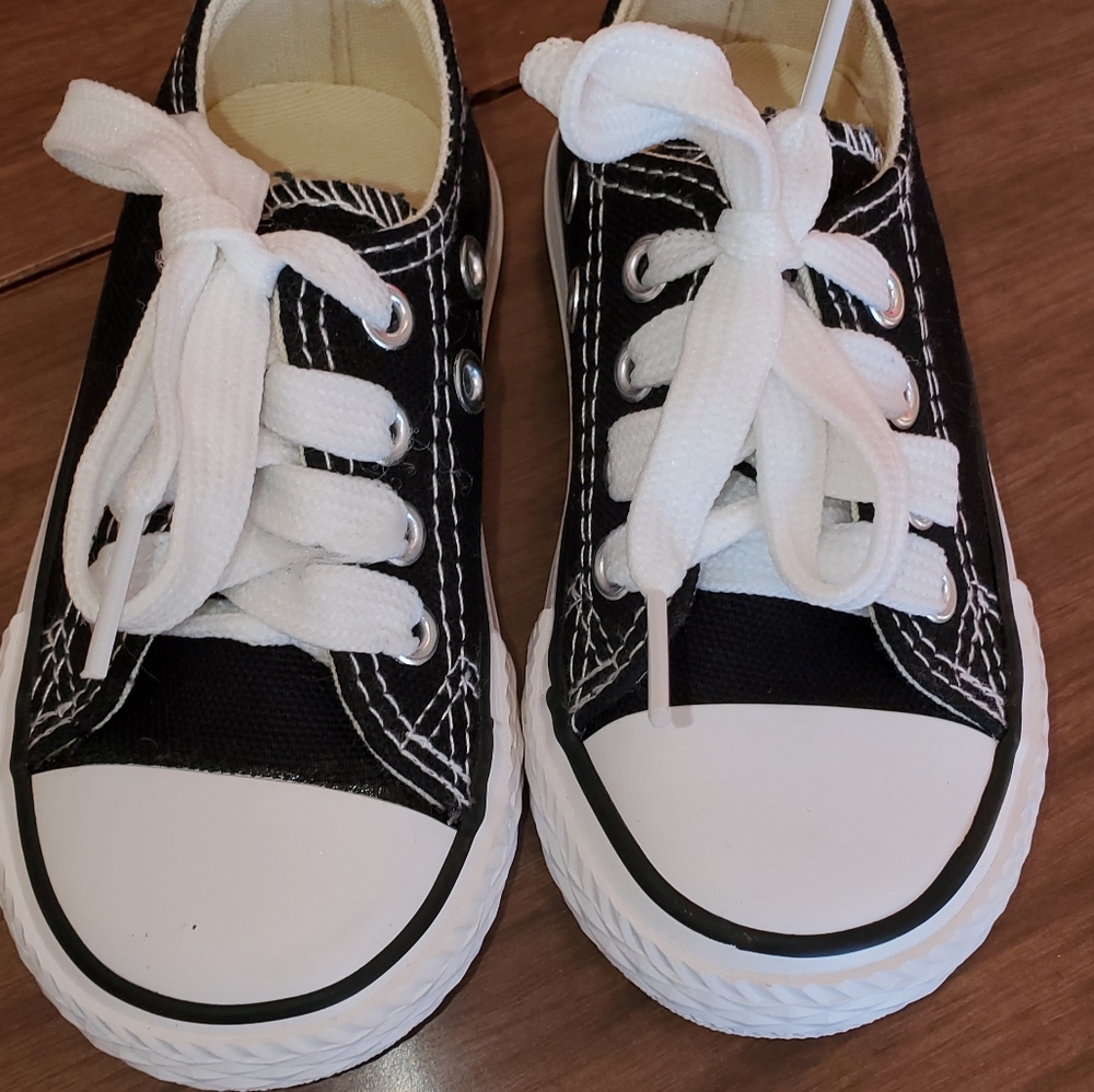 Ifans black and white toddler sz 6